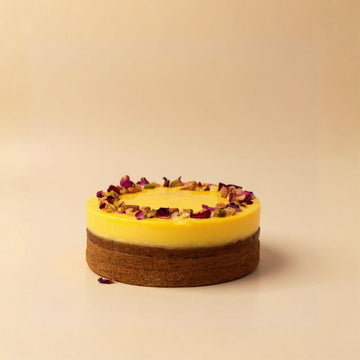 Sugar free wonder cake decorated with rose petals