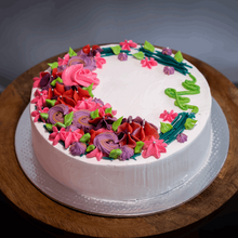 Load image into Gallery viewer, Buttercream floral frosting on eggless cake
