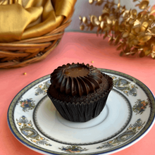 Load image into Gallery viewer, Choco caramel cupcake. Chocolate cupcake. Caramel Flavour. Bit size treat. caramel oozing. Cupcake. Eggless cupcake. Glens bake house. 
