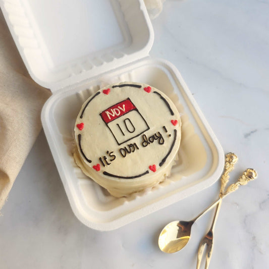 top shot of Cute bento. best bento cakes in bangalore. Birthday Bento cakes. Pink Bento. bento cake for boyfriend. Bento cake for girlfriend Eggless bento. Eggless cakes. Aubree. Anniversary Bento. Anniversay gift. Anniversary cakes