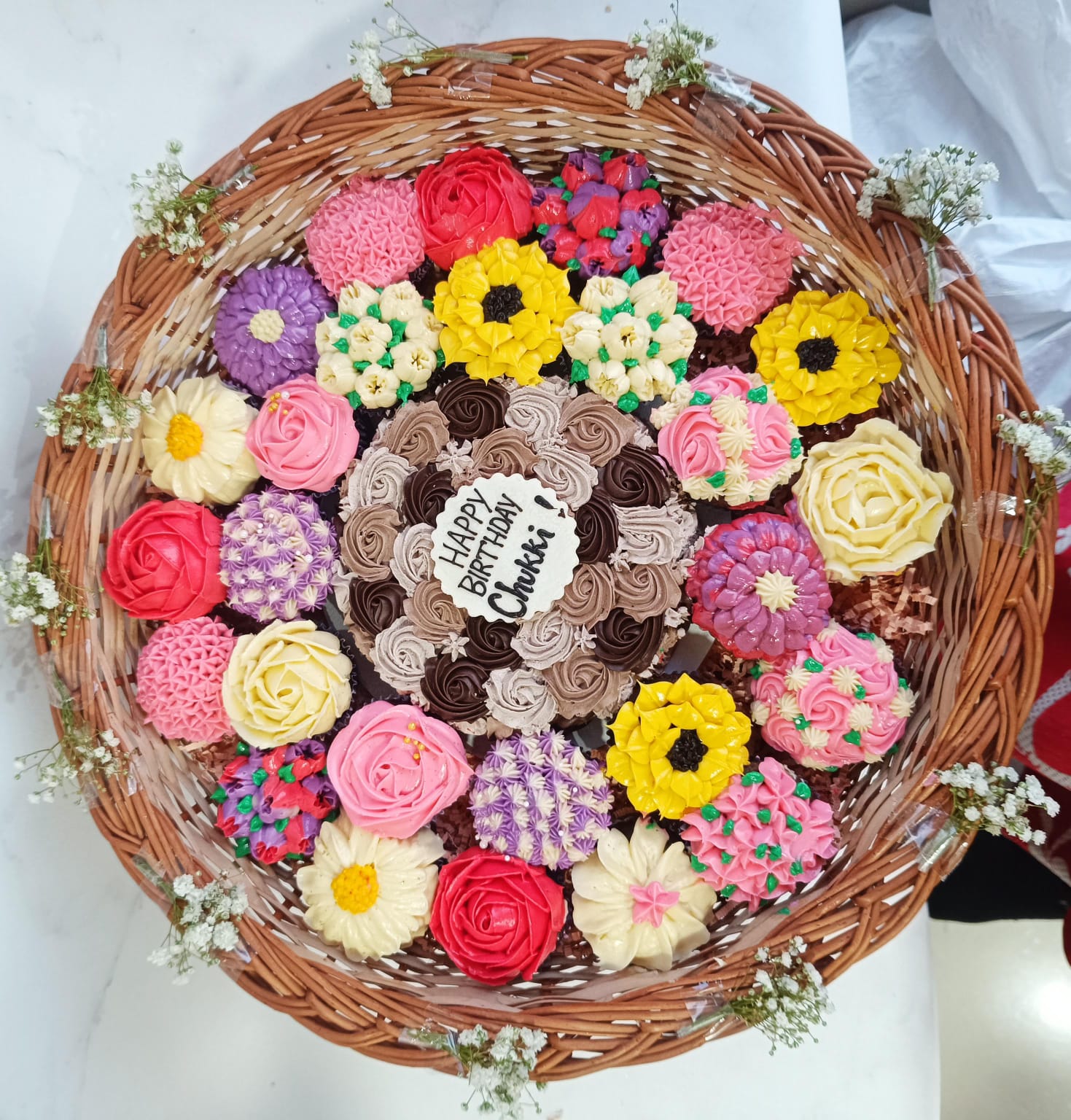 rose cupcake basket, floral cupcake basket, gifts for her, gifts for him, bangalore desserts, valentine's day