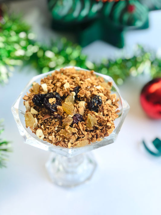 Healthy granola mix with oats, nuts, and seeds for a nutritious breakfast or snack. Vegan, gluten-free, and high in fibre, perfect for weight management and clean eating.