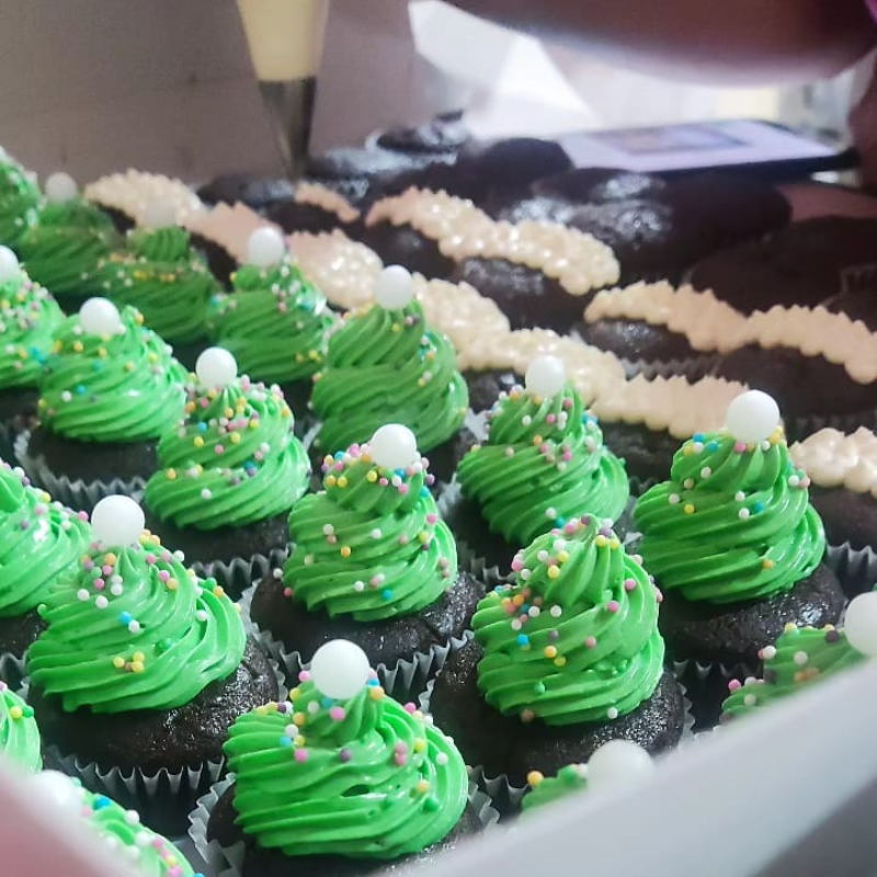 Mini cupcake. Christmas cupcake. christmas treats. bite size. christmas party ideas. christmas party. office christmas celebrations. perfect for secret santa 