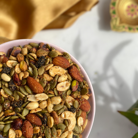 A mixture of nuts that just hits all the right spots. With freshly roasted assorted nuts like almonds, cashews and peanuts tossed in a masala mixture, it's THE crunchy snack you need to gift for Diwali 
