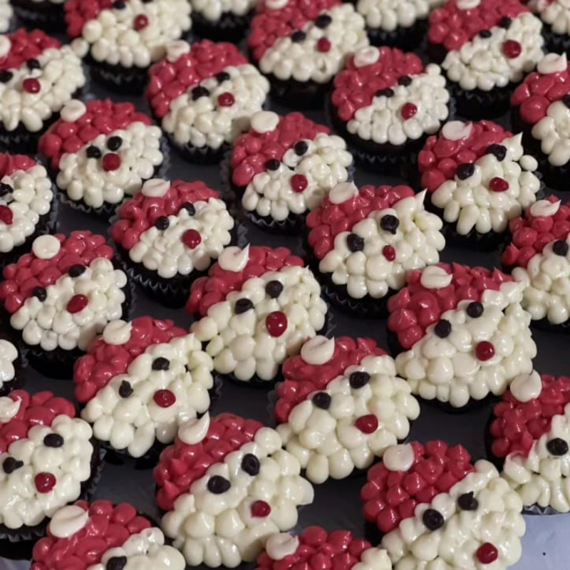 Santa themed mini holiday cupcake for Christmas and New Year parties. Secret Santa parties also