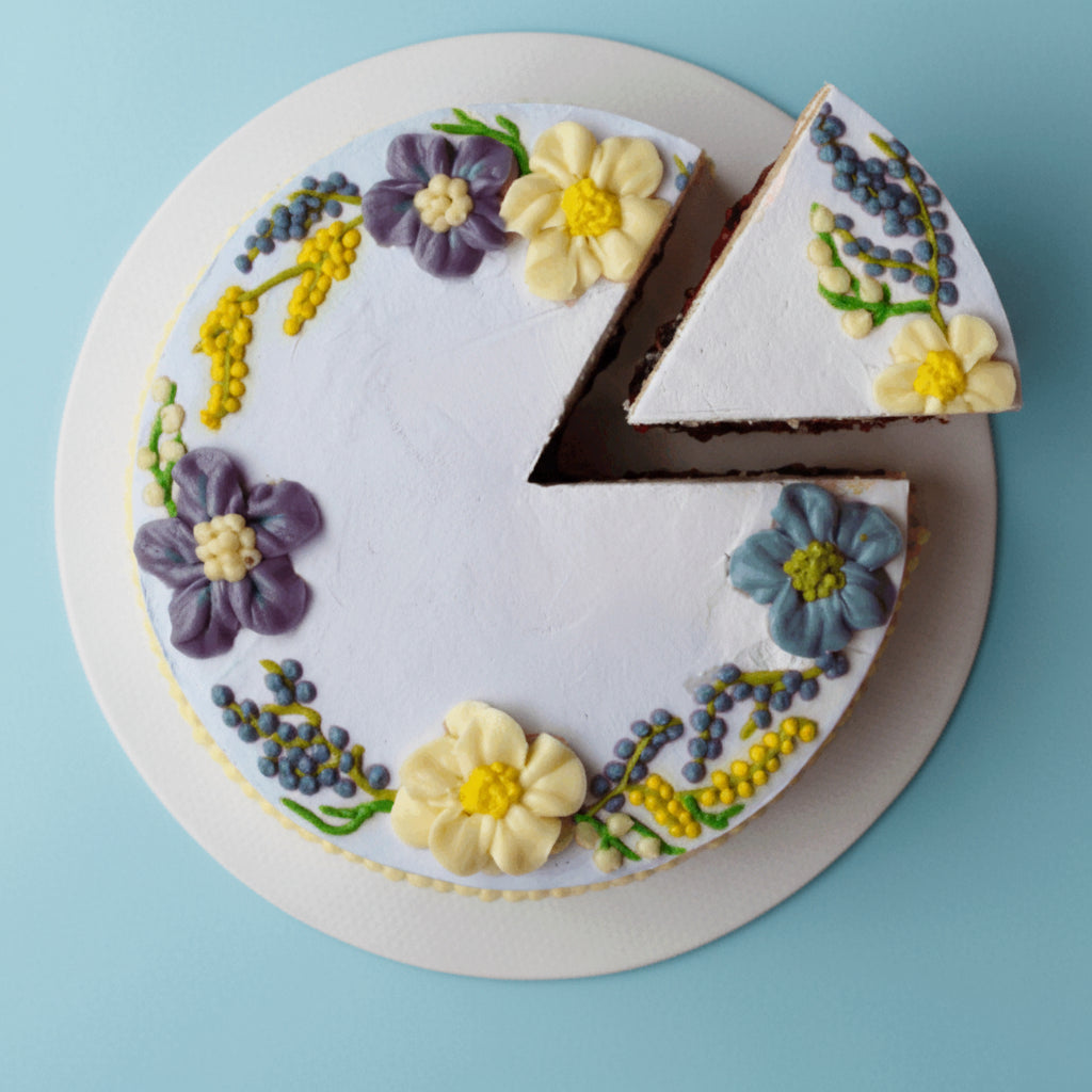 blueberry cake. best blueberry cake. Bangalore cakes. Bangalore bakeries. bakery cake. vanilla blueberry cake. yummy cakes. delicious cakes. dream a dozen. Aubree. theobroma. crave by Leena. Bangalore. Bengaluru. birthday cakes. pretty cakes. beautiful cakes. aesthetic cake