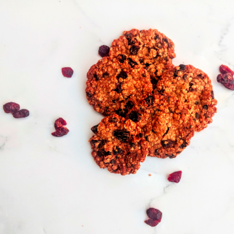 Crunchy cookie studded with oatmeal and raisin